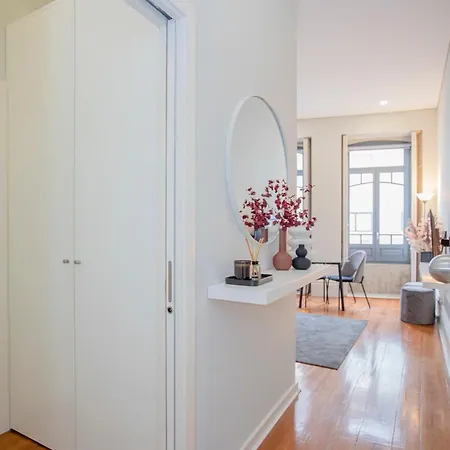 Liiiving In - Chic & Sweet Apartment