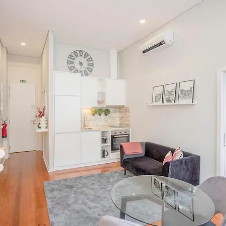 Liiiving In - Chic & Sweet Apartment