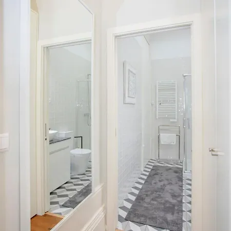 Apartment Liiiving In - Chic & Sweet