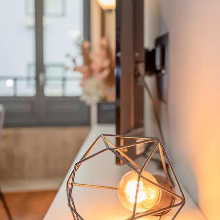 Liiiving In - Chic & Sweet Apartment